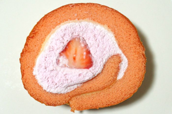 セブンイレブン 苺のロールケーキ 食い物パラダイス愛